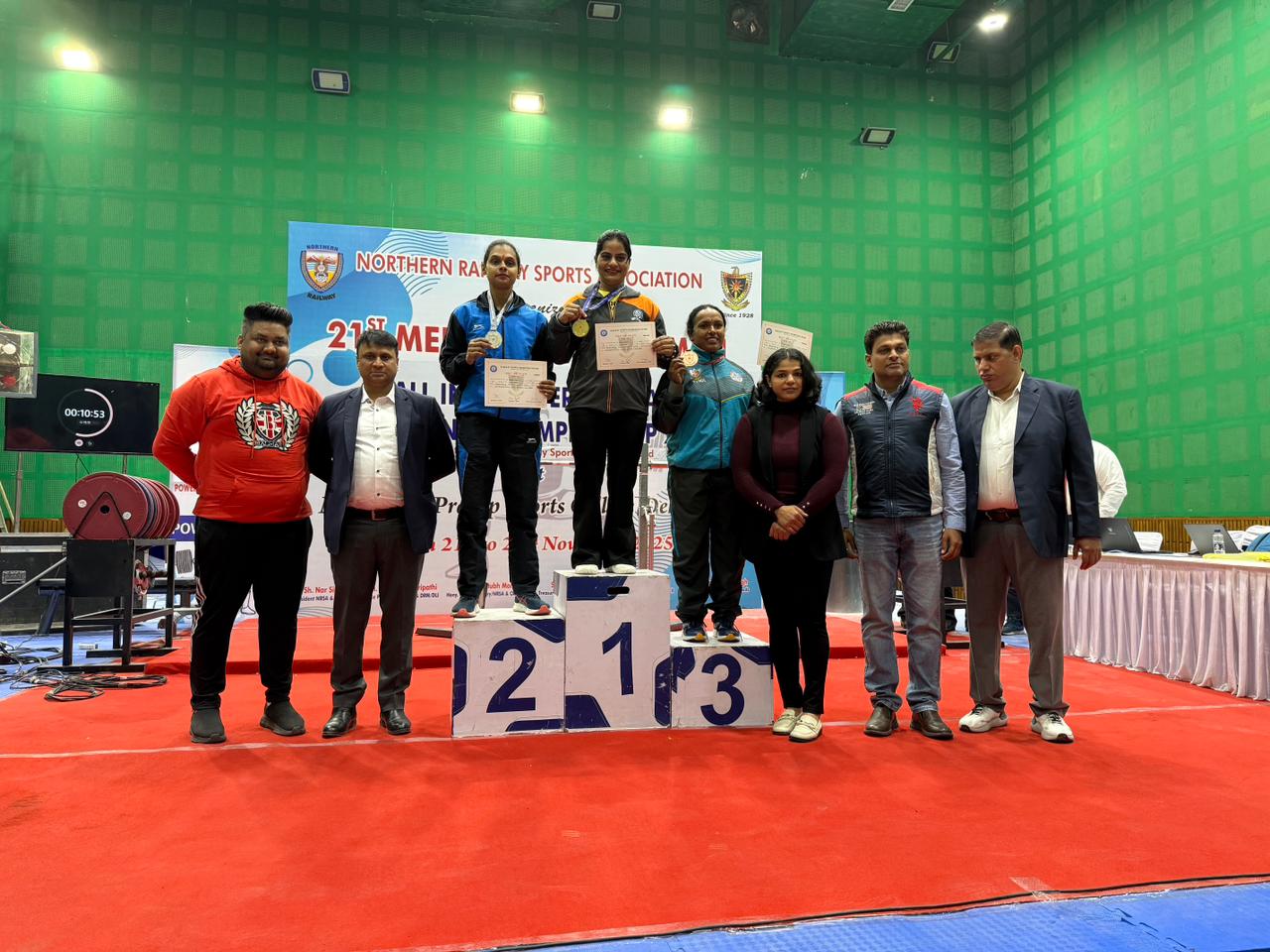 देहरादून में आयोजित ऑल इंडिया इंटर रेलवे पावरलिफ्टिंग प्रतियोगिता में बीकानेर मंडल की रेखा आचार्य को स्वर्ण