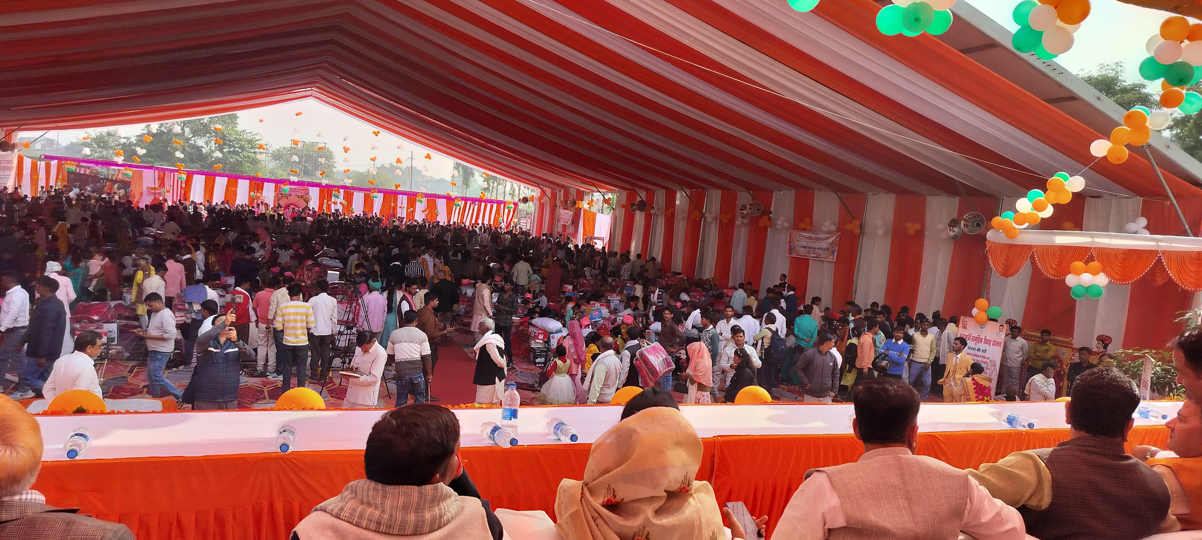 कन्नौज: गूंजे मंगल गान सामूहिक परिणय सूत्र में बंधे 243 जोड़े, मंत्री ने दिया आशीर्वाद