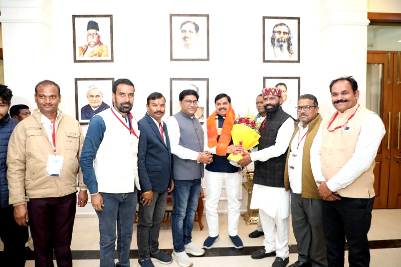 मुख्यमंत्री से मिला पंचायत सचिव संगठन का प्रतिनिधिमंडल