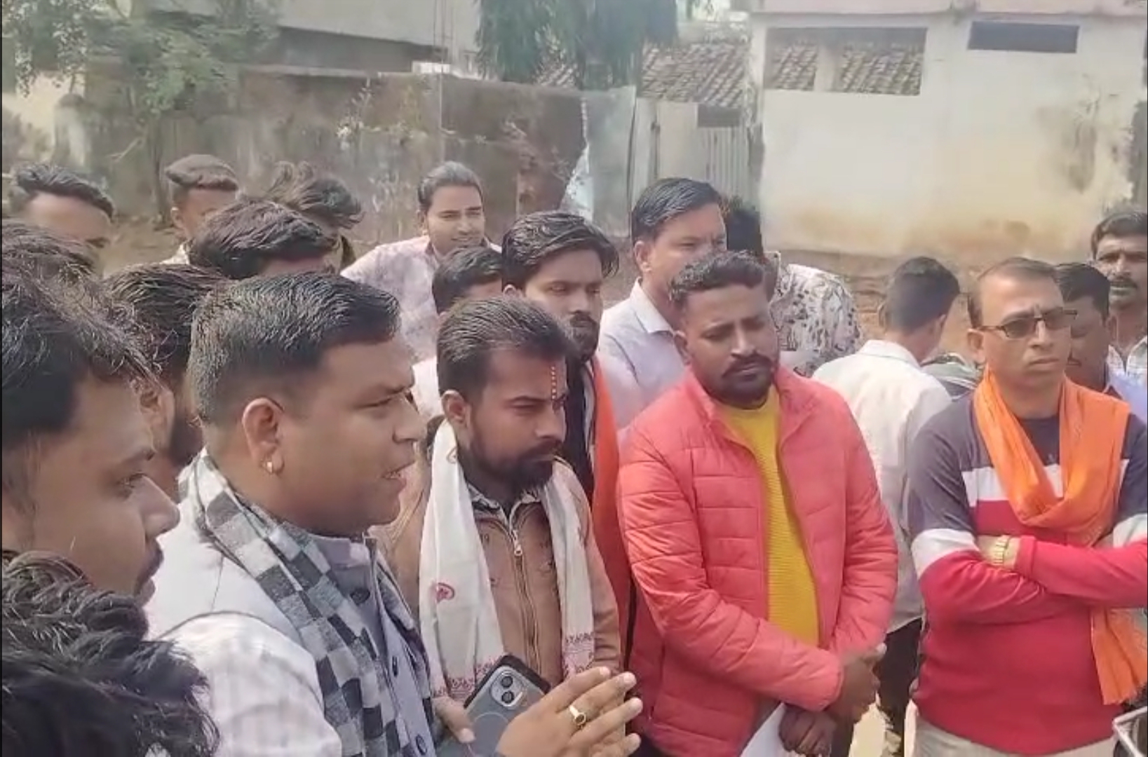 हिनोतिया में संदिग्धों के रहने की खबर पर हुआ एक्शन, नोटिस जारी होने के साथ पुलिस जांच प्रारंभ हिनोतिया में संदिग्धों के रहने की खबर पर हुआ एक्शन, नोटिस जारी होने के साथ पुलिस जांच प्रारंभ