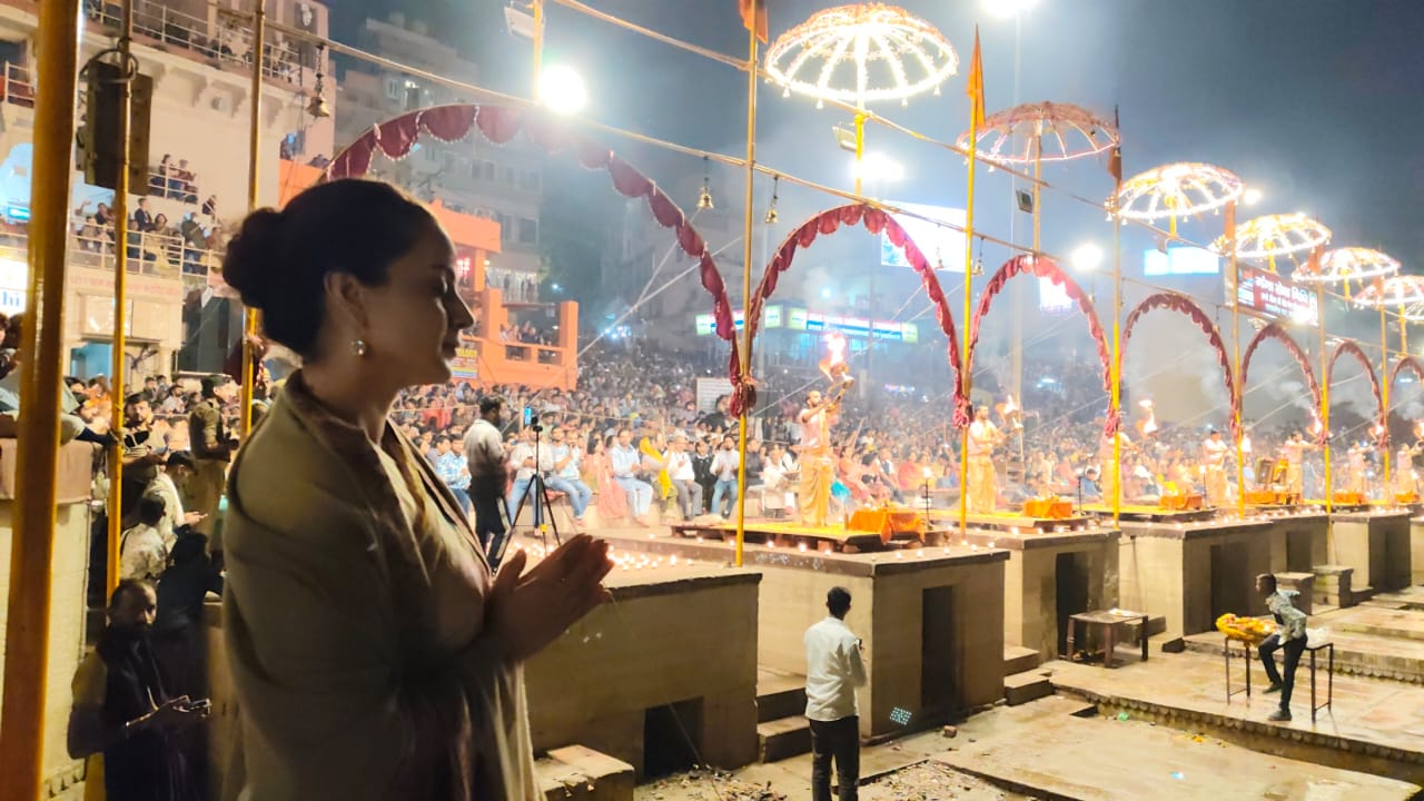 गंगा आरती में शामिल अभिनेत्री सांसद कंगना रनौत