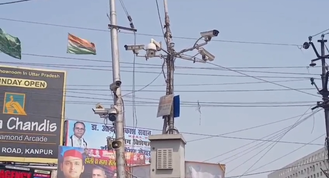 शहर के तमाम चौराहों पर ऑपरेशन त्रिनेत्र के अंतर्गत लगवाए गए सीसीटीवी कैमरों का छायाचित्र