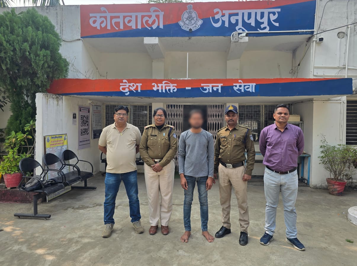 पुलिस की गिरफ्त में आराेपी पुलिस की गिरफ्त में आराेपी