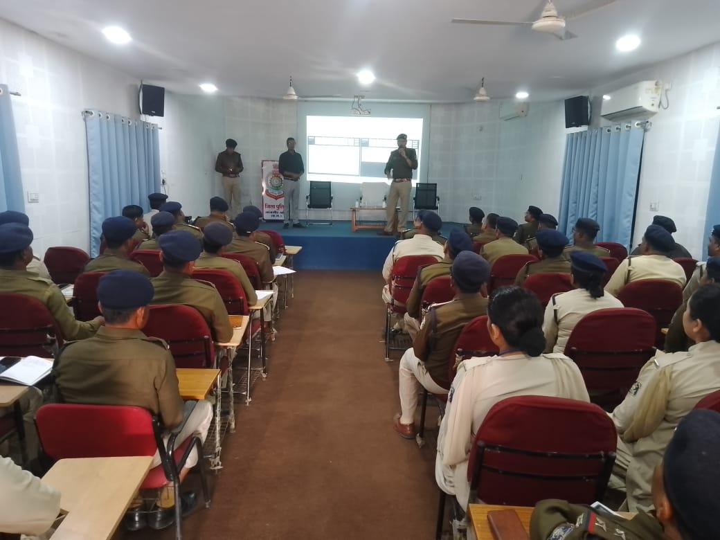 जांजगीर-चांपा में नए आपराधिक कानूनों के प्रभावी क्रियान्वयन हेतु तकनीकी प्रशिक्षण कार्यक्रम सम्पन्न जांजगीर-चांपा में नए आपराधिक कानूनों के प्रभावी क्रियान्वयन हेतु तकनीकी प्रशिक्षण कार्यक्रम सम्पन्न