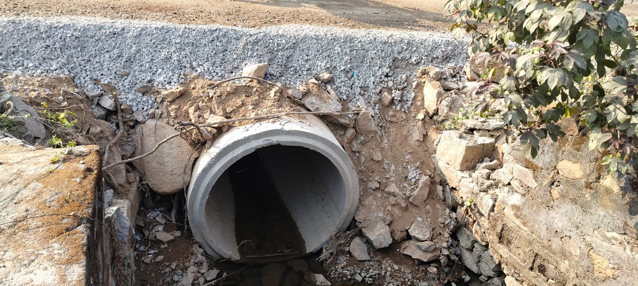 बिना पुलिया सड़क निर्माण