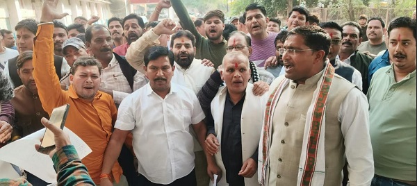 ब्राह्मण समाज अड़ा आईएएस वर्मा पर एफ.आई.आर कराने