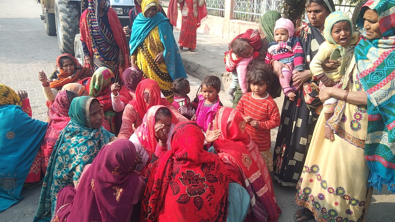 परिजनों का फोटो परिजनों का फोटो