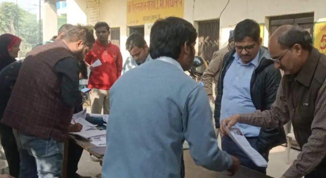 एसडीएम ने किया एसआईआर कार्य का निरीक्षण