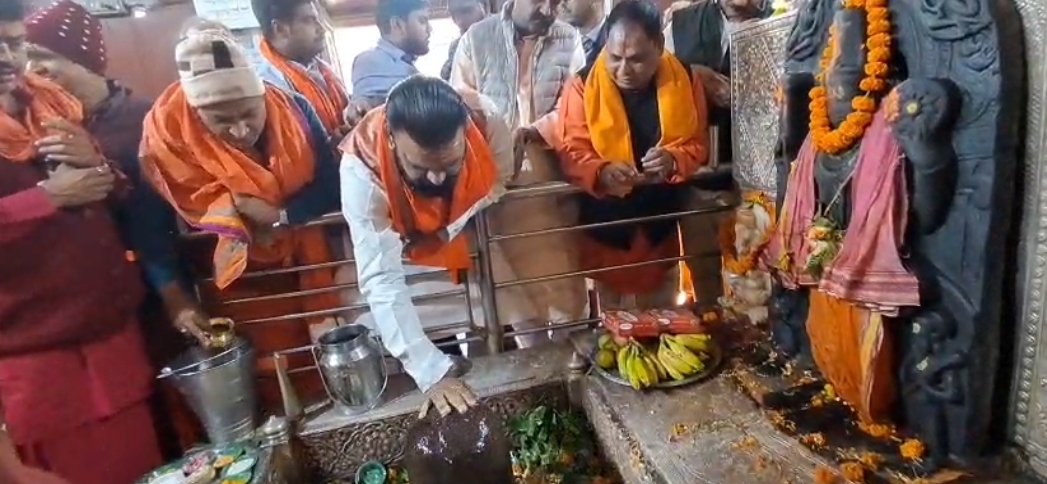 पूजा अर्चना करते सम्राट चौधरी