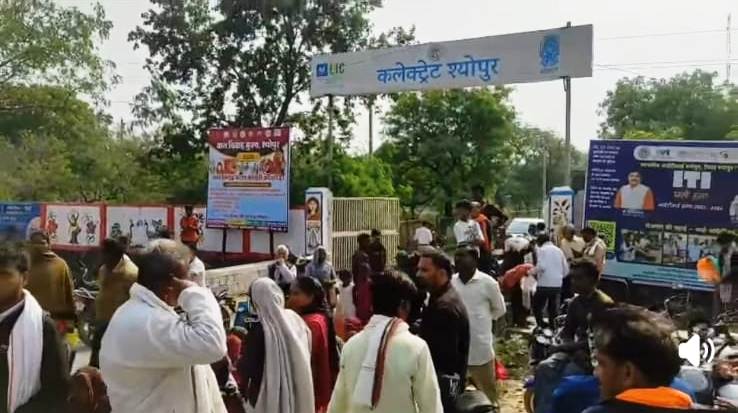 तीन दिन बाद भी नहीं मिला नहर में गिरे युवक का सुराग, महिलाओं ने हाइवे किया जाम तीन दिन बाद भी नहीं मिला नहर में गिरे युवक का सुराग, महिलाओं ने हाइवे किया जाम