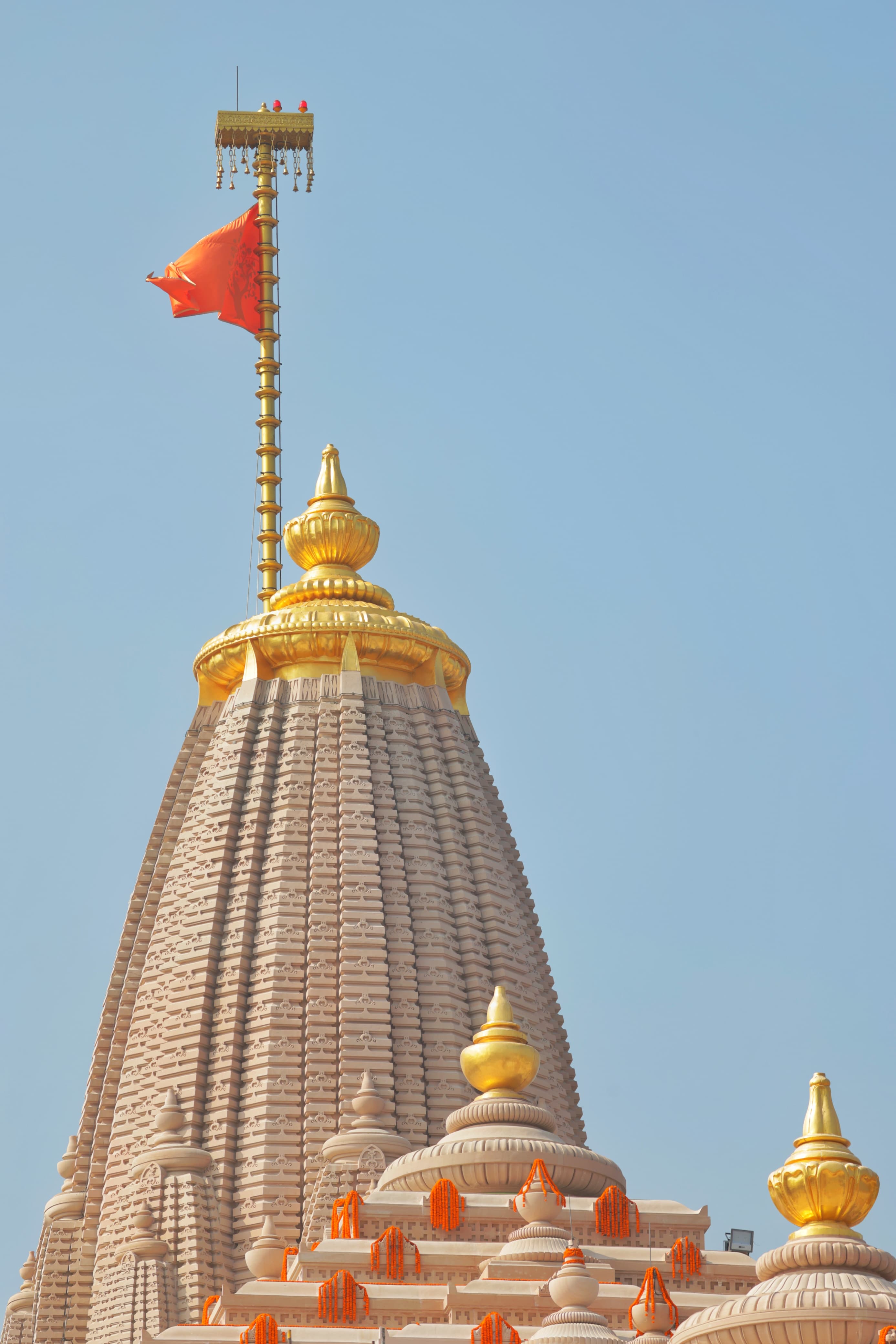 श्रीराम मंदिर में ध्वजारोहण