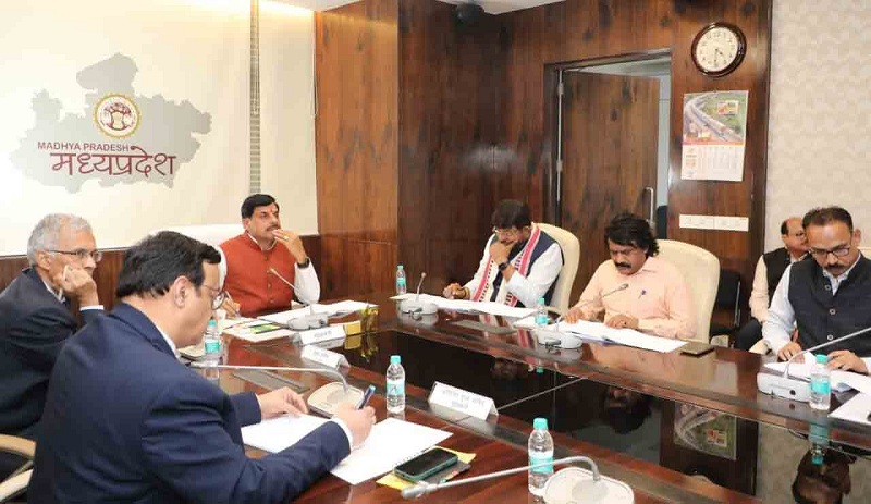 मुख्यमंत्री डॉ. यादव ने पशुपालन और डेयरी विभाग की समीक्षा की मुख्यमंत्री डॉ. यादव ने पशुपालन और डेयरी विभाग की समीक्षा की