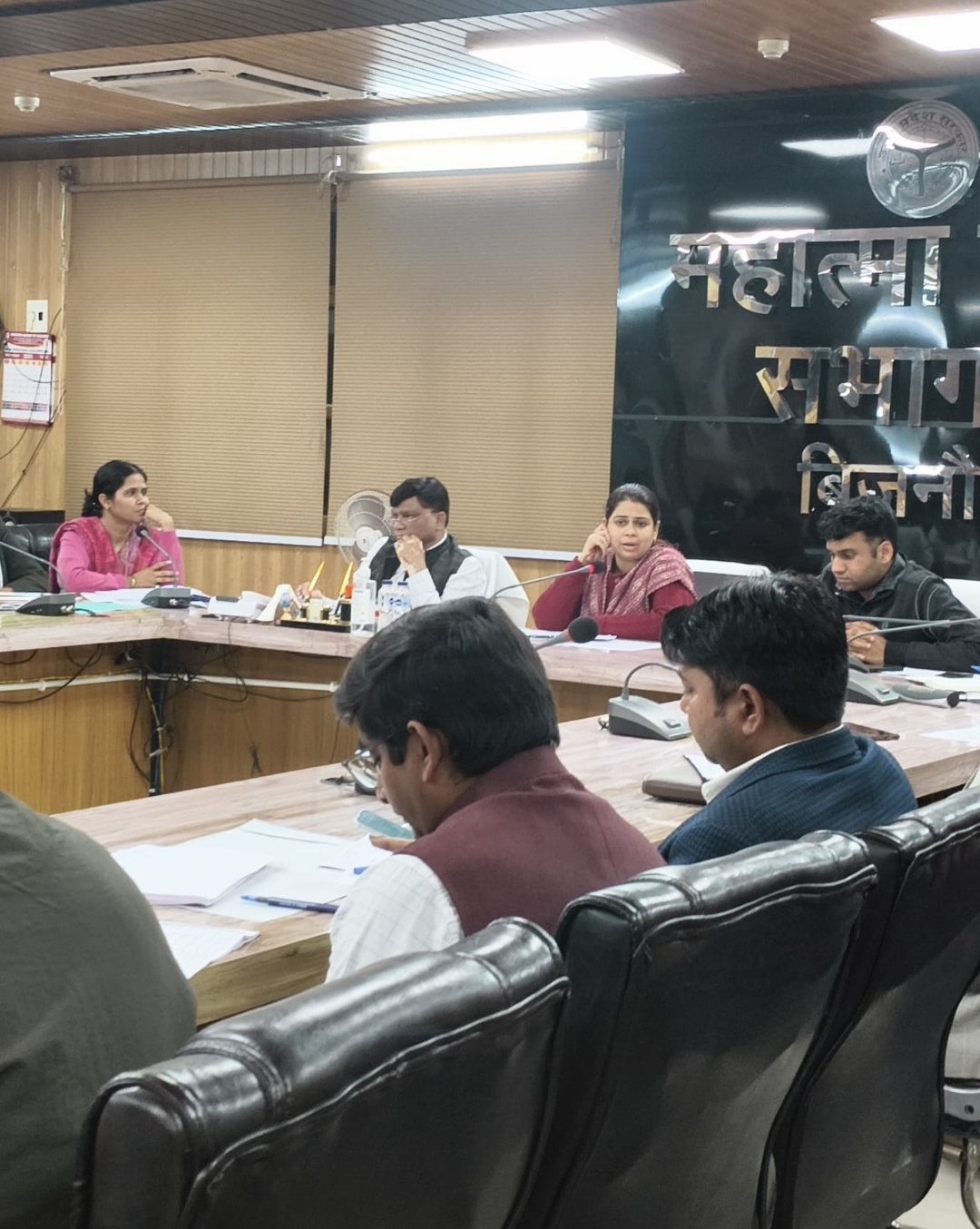 मिटिंग में मौजूद डीएम जसजीत कौर मिटिंग में मौजूद डीएम जसजीत कौर