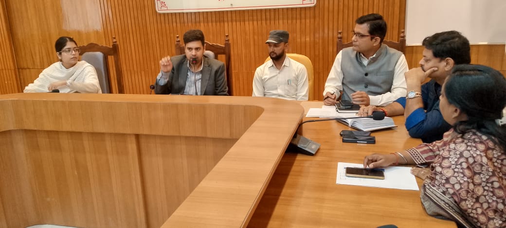 निर्धारित समय में एसआईआर का कार्य निष्पक्ष ढंग से करें पूर्ण-डीएम निर्धारित समय में एसआईआर का कार्य निष्पक्ष ढंग से करें पूर्ण-डीएम