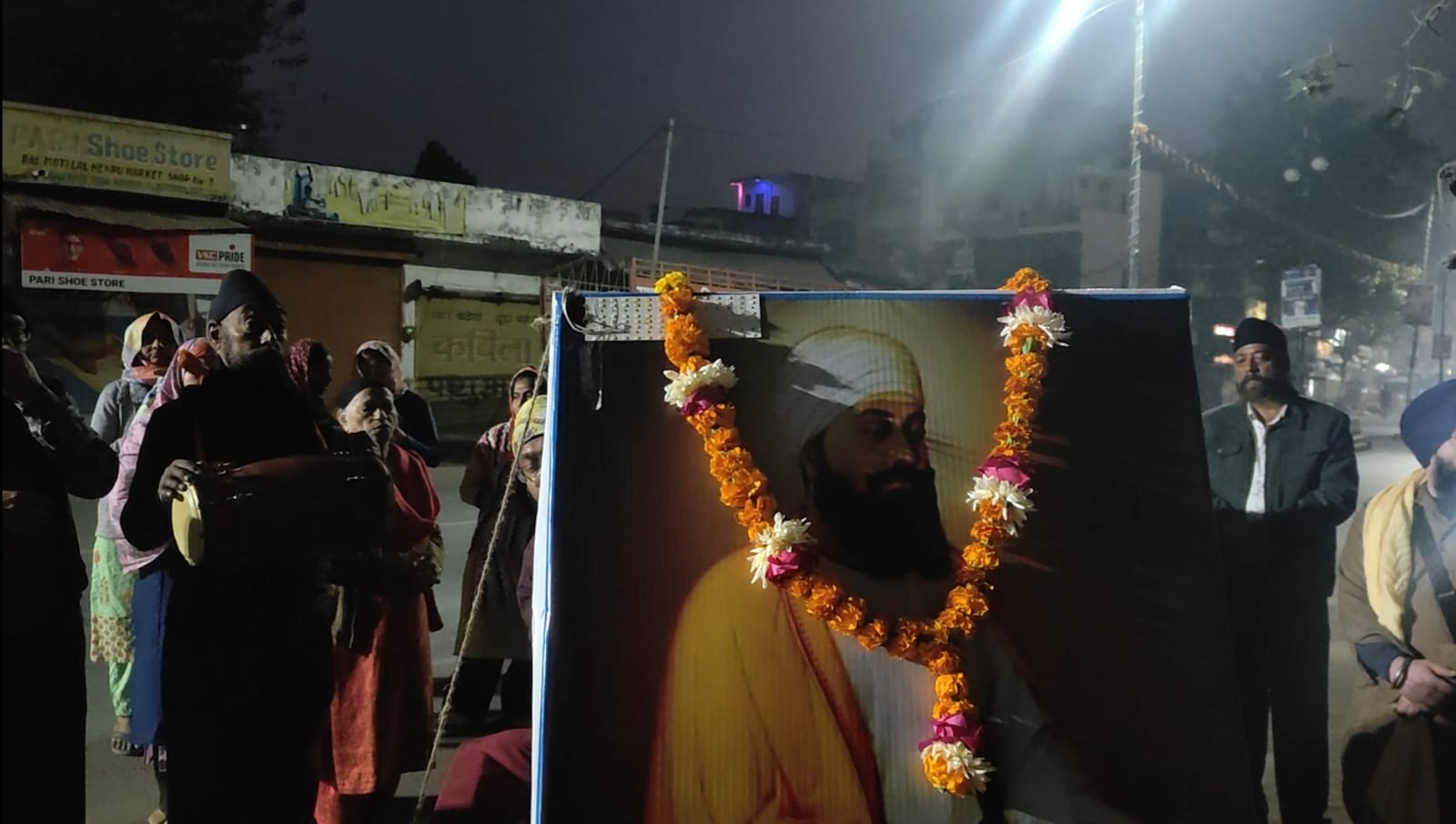 फोटो - प्रभात फेरी निकालते फोटो - प्रभात फेरी निकालते