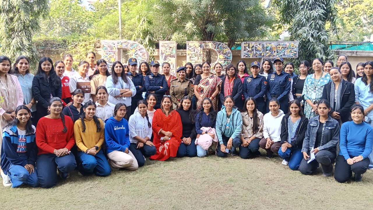 आत्मनिर्भर बने छात्राएं: अंतर्राष्ट्रीय महिला हिंसा उन्मूलन दिवस पर आत्मरक्षा का प्रशिक्षण