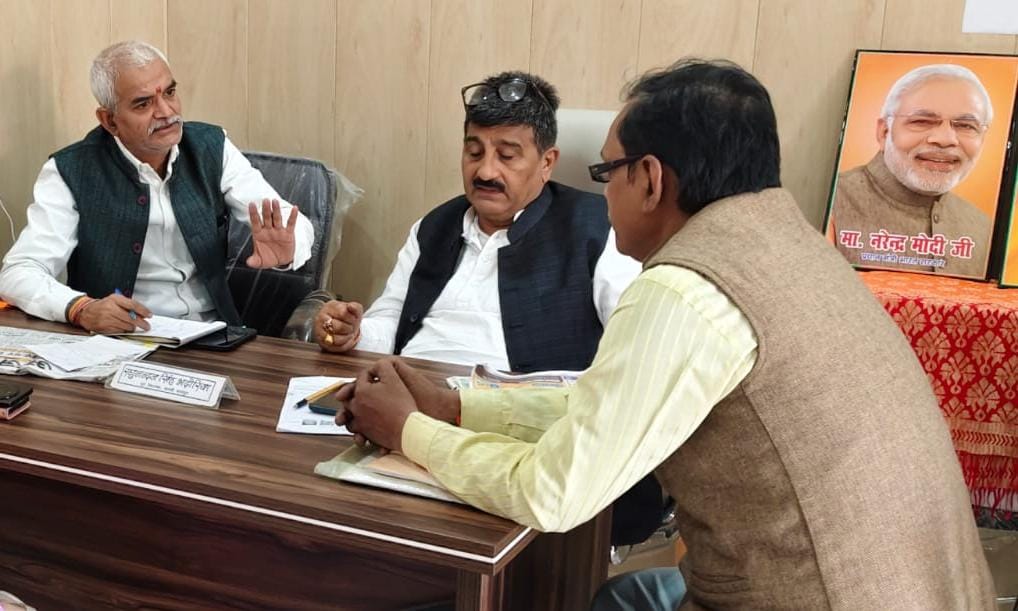 बूथ पर हो हेल्प डेस्क स्थापित,पात्र मतदाता सूची में आने से न हो वंचित बूथ पर हो हेल्प डेस्क स्थापित,पात्र मतदाता सूची में आने से न हो वंचित