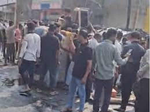 अवैध शराब से भरी बोलेरो बेकाबू होकर पलटी अवैध शराब से भरी बोलेरो बेकाबू होकर पलटी