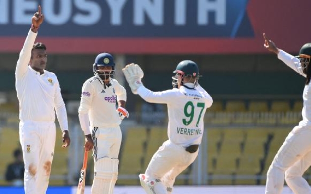 मैच जीतने के बाद खुशी मनाते दक्षिण अफ्रीका के खिलाड़ी