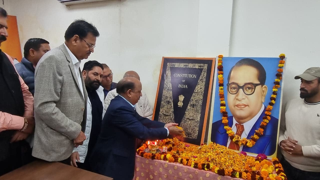 कांग्रेस, एनसी और पीडीपी के वर्षों के विश्वासघात के बाद भाजपा ने जम्मू-कश्मीर में संवैधानिक अधिकार सुनिश्चित किए कांग्रेस, एनसी और पीडीपी के वर्षों के विश्वासघात के बाद भाजपा ने जम्मू-कश्मीर में संवैधानिक अधिकार सुनिश्चित किए