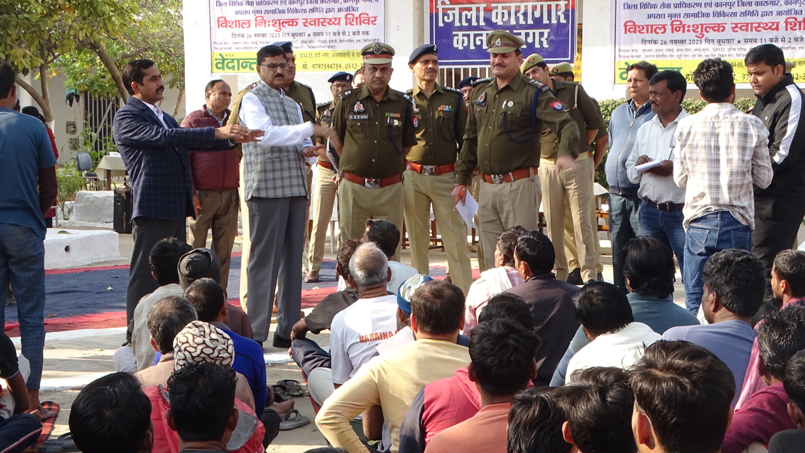 निरीक्षण के दौरान डीआईजी व अन्य का छायाचित्र