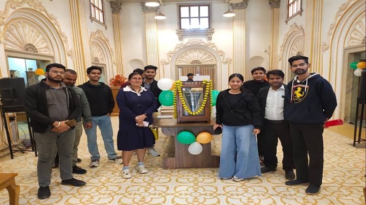 केन्द्रीय पुस्तकालय में संविधान की मूल प्रति आम नागरिकों के अवलोकनार्थ रखी गई