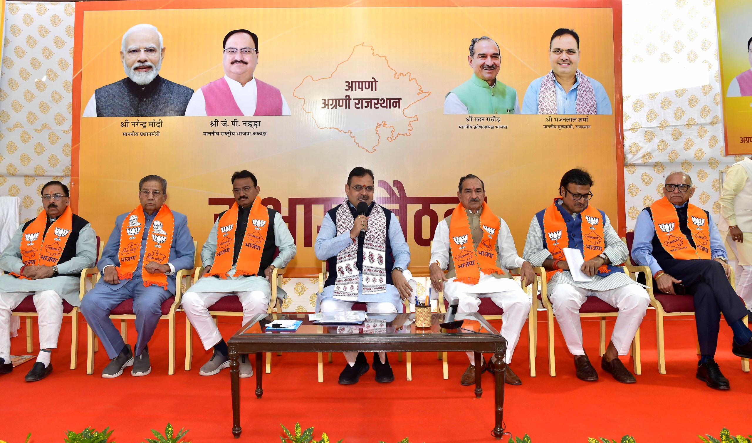 मुख्यमंत्री की भरतपुर व उदयपुर संभाग के पार्टी कार्यकर्ताओं के साथ बैठक