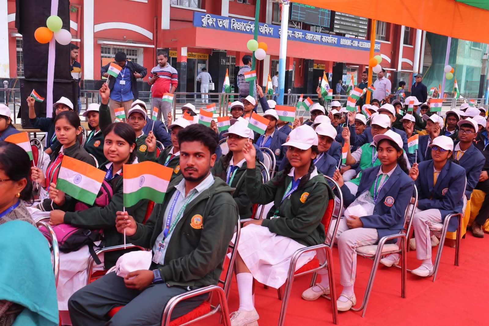 खड़गपुर स्टेशन पर संविधान दिवस और वंदे मातरम् के 150 वर्ष का आयोजन खड़गपुर स्टेशन पर संविधान दिवस और वंदे मातरम् के 150 वर्ष का आयोजन