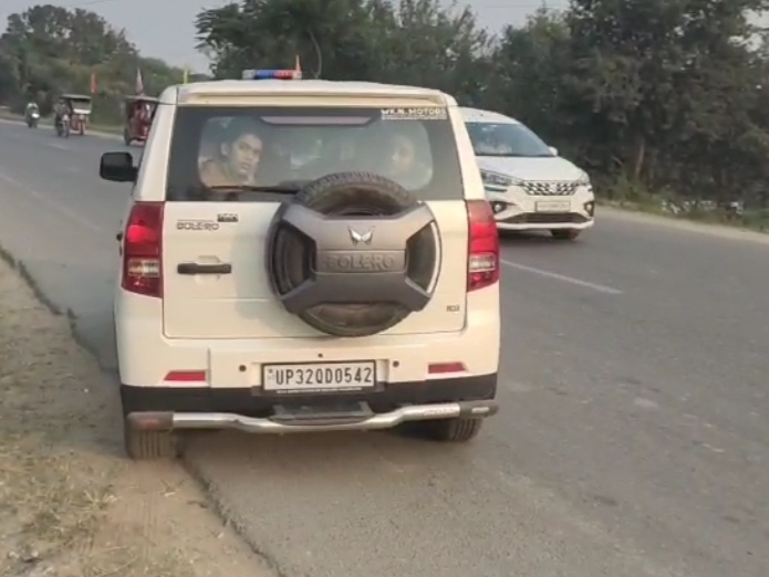 रेस्क्यू किए गए बच्चों को सीडब्ल्यूसी ले जाती श्रम प्रवर्तन टीम। रेस्क्यू किए गए बच्चों को सीडब्ल्यूसी ले जाती श्रम प्रवर्तन टीम।