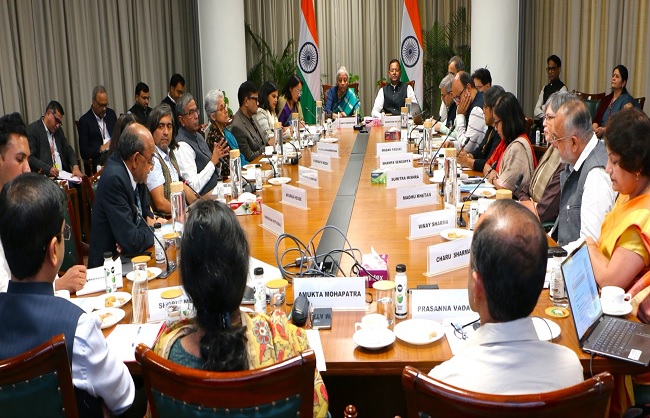 13वें बजट-पूर्व परामर्श बैठक की अध्‍यक्षता करते निर्मला सीतारमण