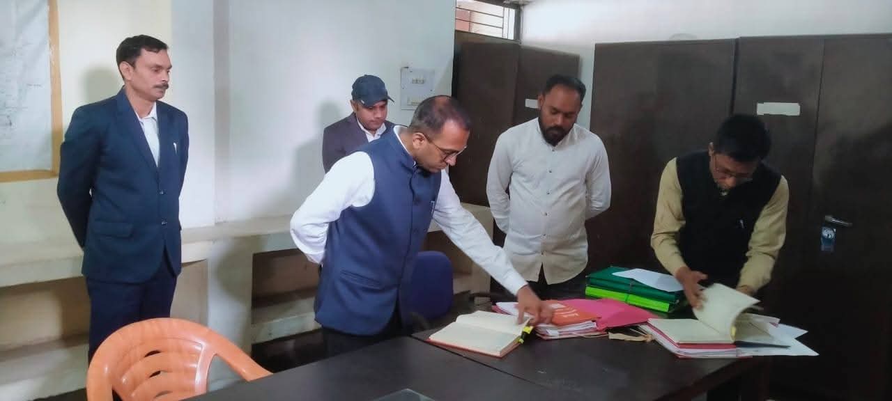 कोरबा कलेक्टर ने किया तहसील कार्यालय पोड़ी उपरोड़ा का निरीक्षण कोरबा कलेक्टर ने किया तहसील कार्यालय पोड़ी उपरोड़ा का निरीक्षण