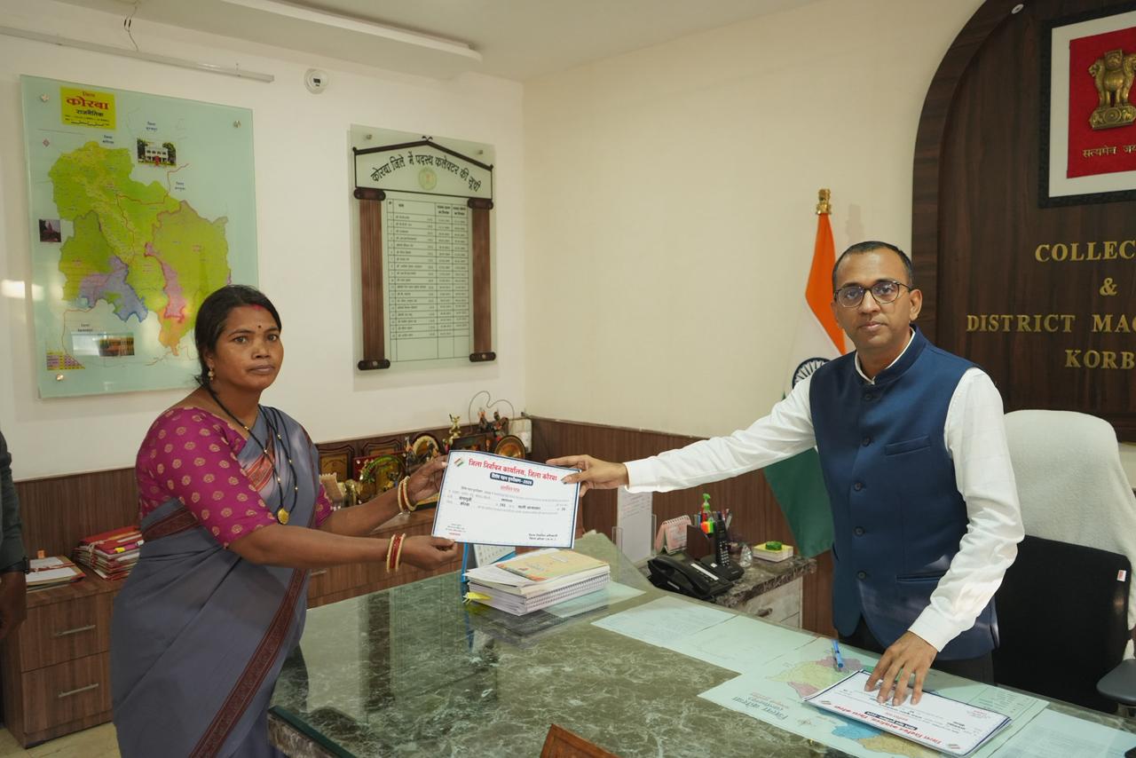 कोरबा : विशेष गहन पुनरीक्षण कार्यक्रम में उत्कृष्ट कार्य हेतु बीएलओ सम्मानित