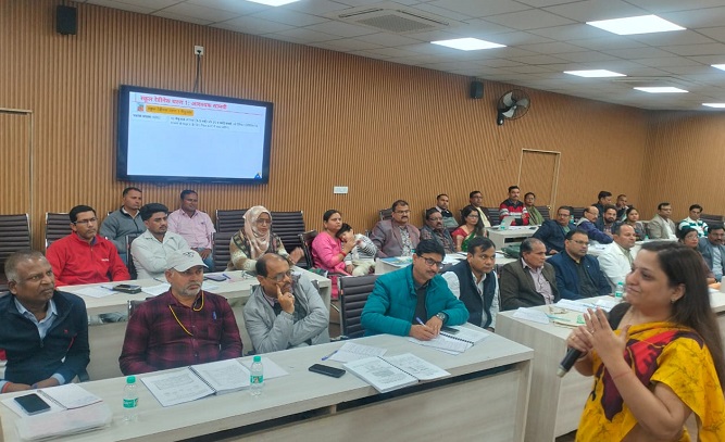 स्कूल शिक्षा महानिदेशक मोनिका रानी प्रशिक्षित नोडल एसआरजी, जिला समन्वयक प्रशिक्षण या डायट मेंटर्स को जानकारी देती। स्कूल शिक्षा महानिदेशक मोनिका रानी प्रशिक्षित नोडल एसआरजी, जिला समन्वयक प्रशिक्षण या डायट मेंटर्स को जानकारी देती।