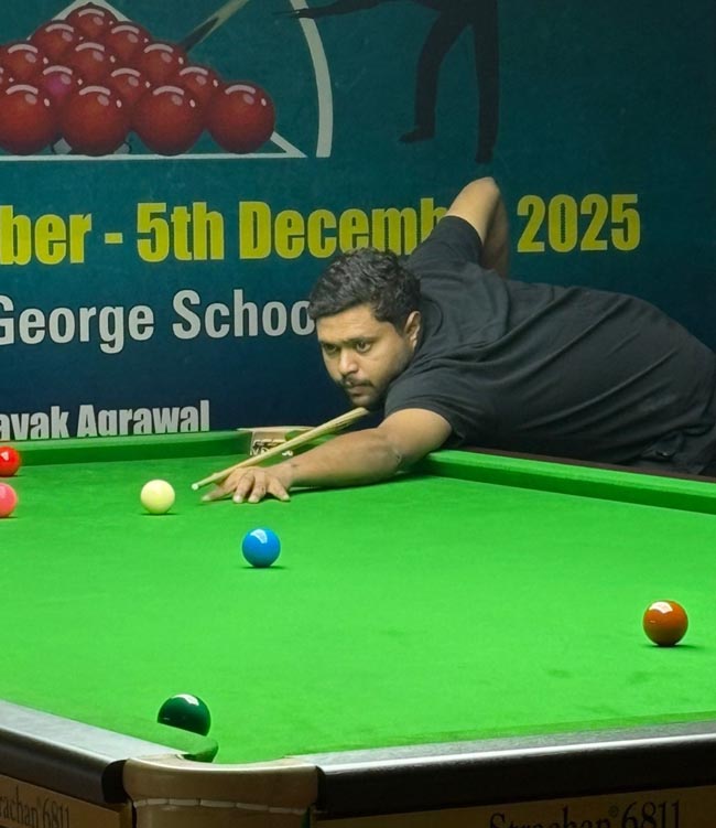 प्रयागराज के अली शॉट लगाते