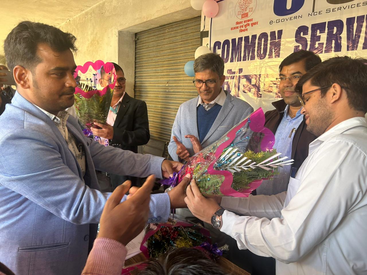 Araria Photo: Welcome of Additional Collector on the occasion of inauguration