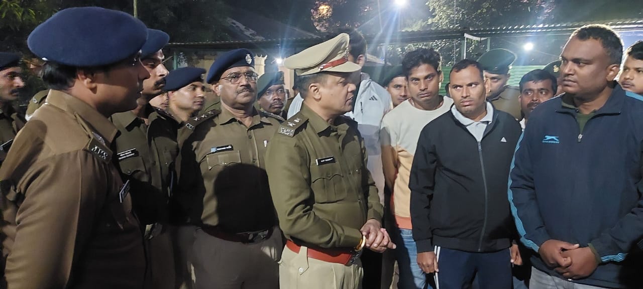 परिजनों से मिले एसपी