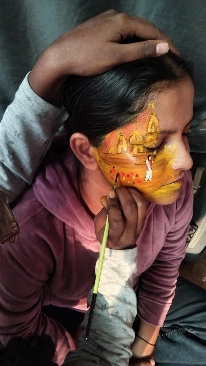 काशी तमिल संगमम—4 में फेस पेंटिंग प्रतियोगिता काशी तमिल संगमम—4 में फेस पेंटिंग प्रतियोगिता