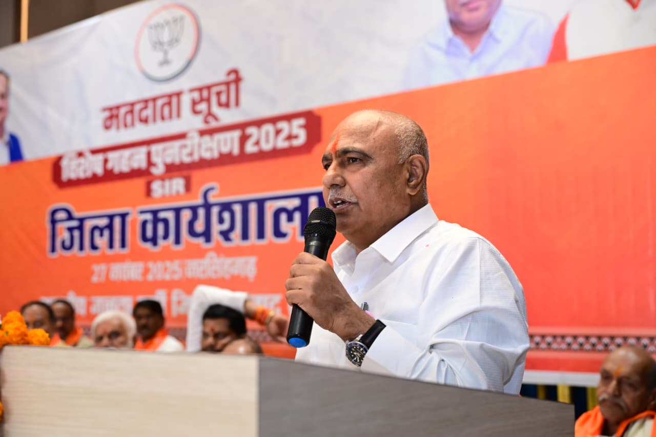 बीजेपी प्रदेश अध्यक्ष हेमंत खण्डेलवाल ने राजगढ़ में एसआईआर को लेकर जिला कार्यशाला व कोर ग्रुप की बैठक को किया संबोधित