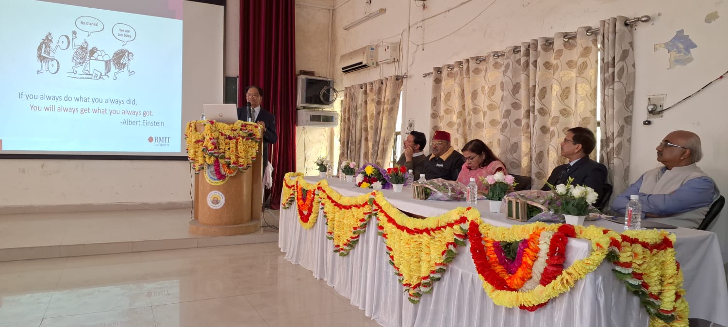 डीडीयूजीयू में ‘लैब टू मार्केट प्लेस’ विषय पर उच्चस्तरीय संगोष्ठी आयोजित*