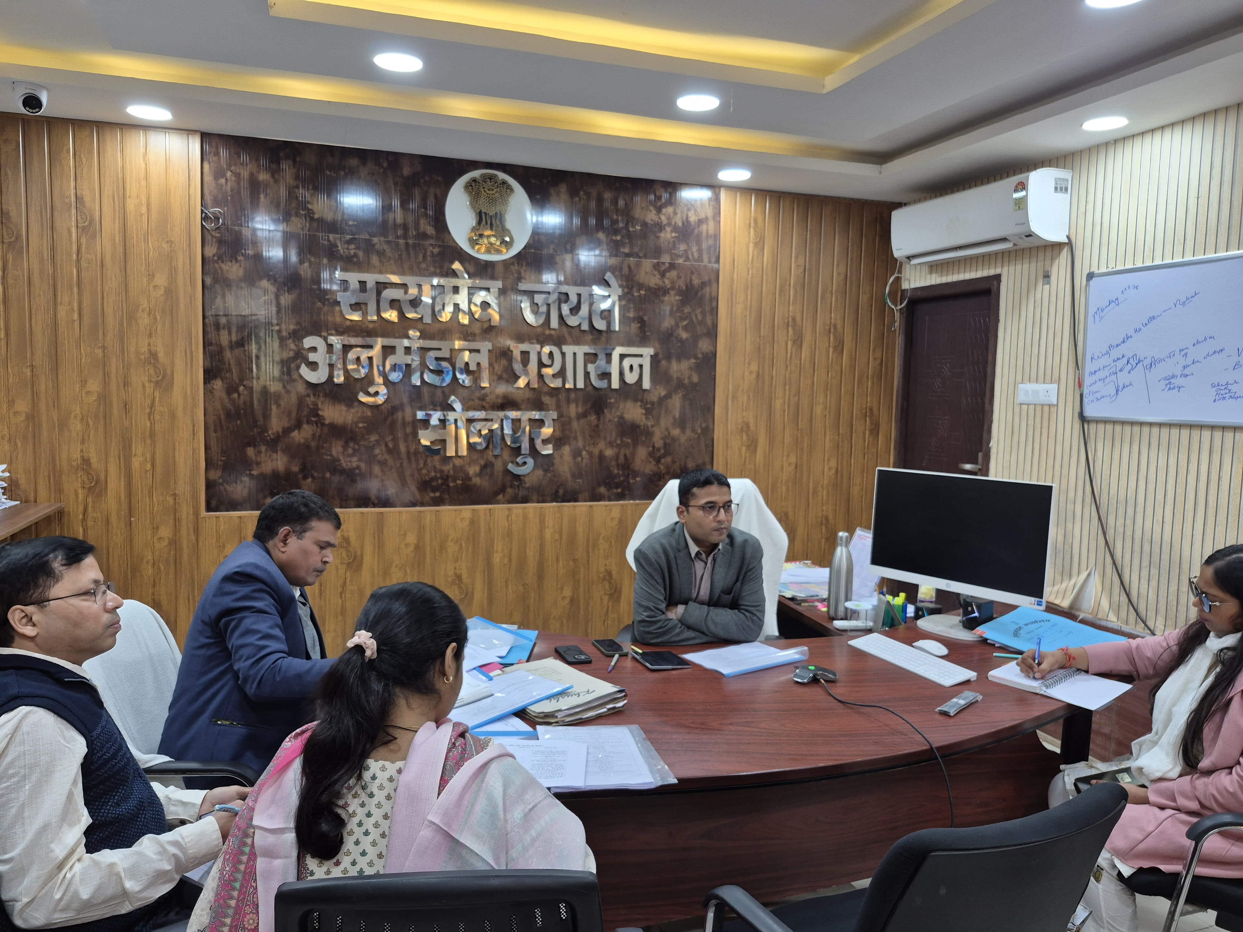 डीएम बैठक