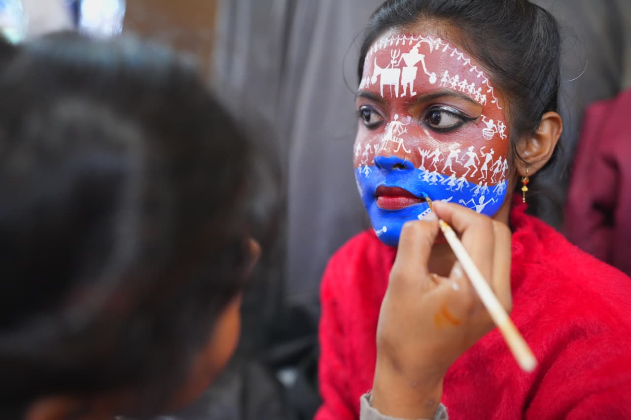 काशी तमिल संगमम—4 में फेस पेंटिंग प्रतियोगिता काशी तमिल संगमम—4 में फेस पेंटिंग प्रतियोगिता