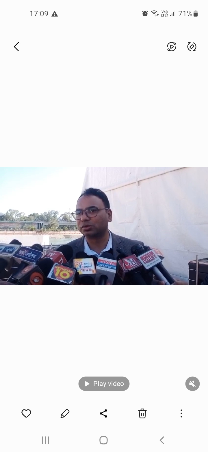 जानकारी देते हुए अपर मेला अधिकारी