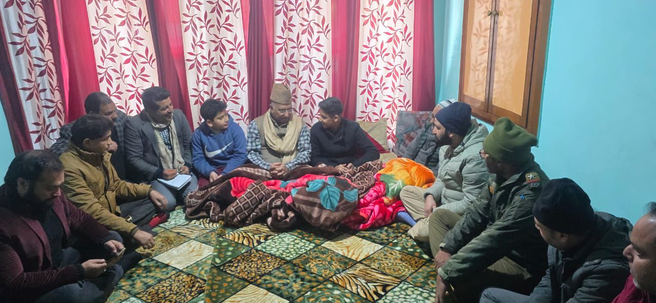 नौगाम ब्लास्ट पीड़ितों से मिले राज्यसभा सांसद गुलाम अली खटाना, हर संभव मदद का भरोसा