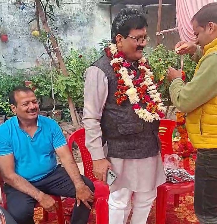 शुभकामनाएं देते शुभचिंतकों की सोशल मीडिया पर तस्वीर