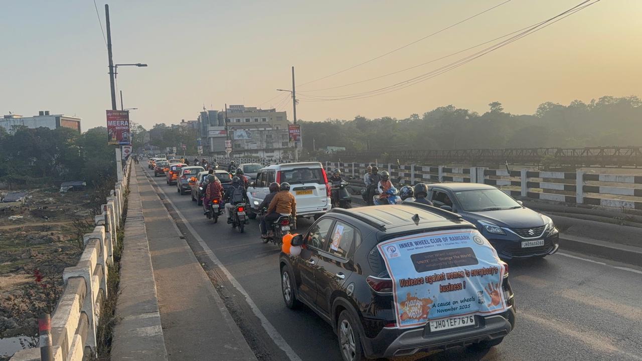 निकली कार रैली