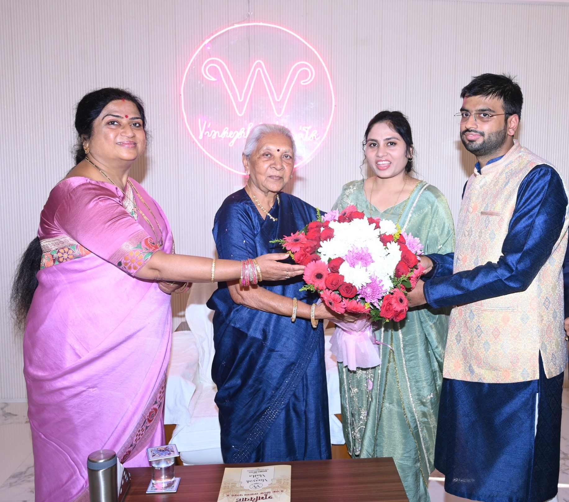 कार्यक्रम के दौरान राज्यपाल आंनदी बेन पटेल व अन्य का छायाचित्र कार्यक्रम के दौरान राज्यपाल आंनदी बेन पटेल व अन्य का छायाचित्र