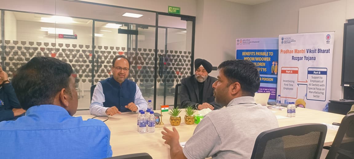 ईपीएफओ की ‘निधि आपके निकट 2.0’ पहल में सोशल सिक्योरिटी स्कीम्स पर दी गई विस्तृत जानकारी ईपीएफओ की ‘निधि आपके निकट 2.0’ पहल में सोशल सिक्योरिटी स्कीम्स पर दी गई विस्तृत जानकारी