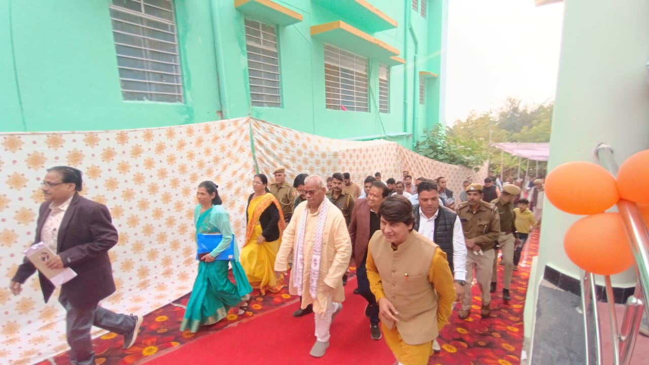 कार्यक्रम में उपस्थित क्षेत्र वासी आदि