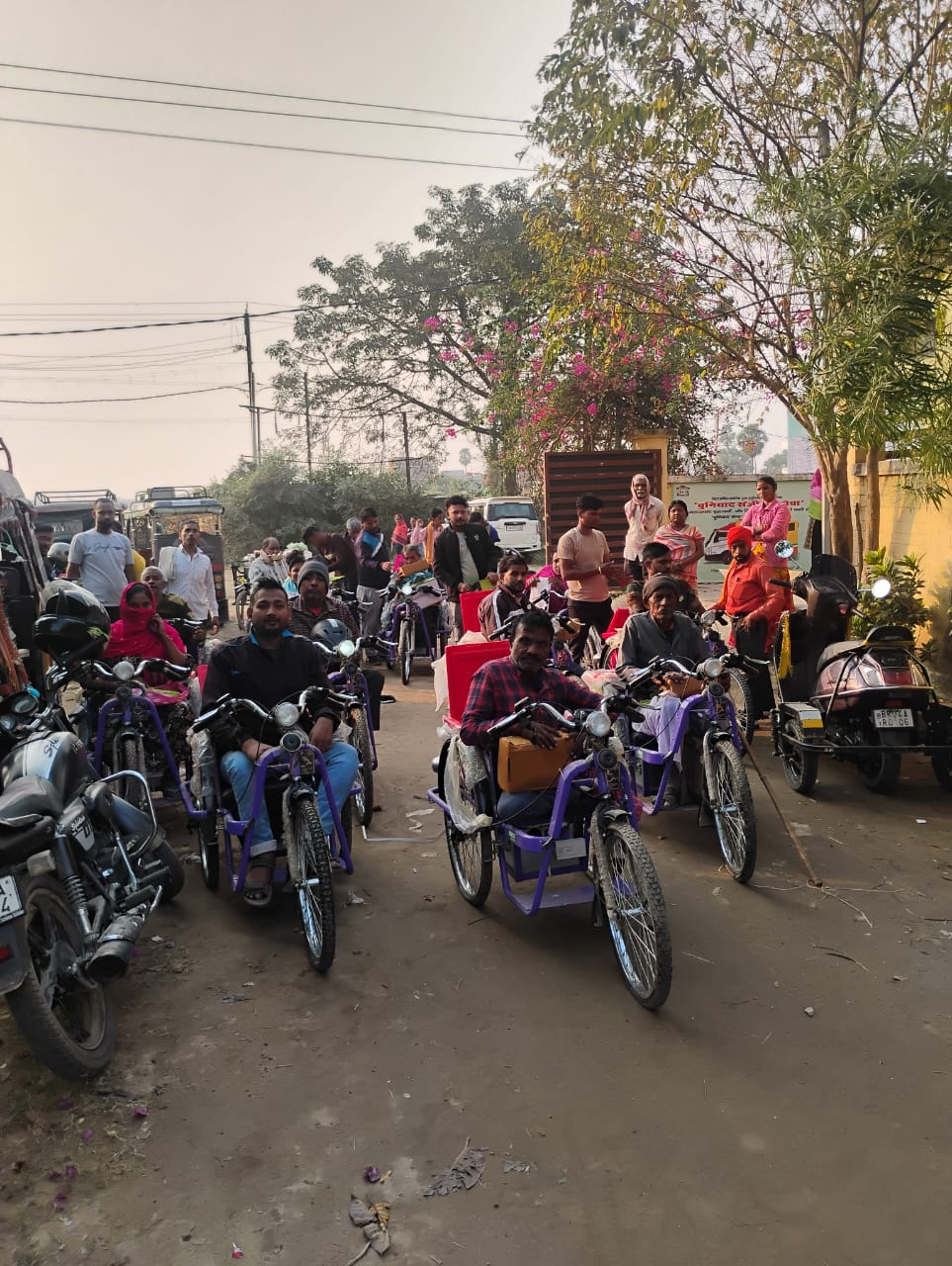 दिव्यांगजन लाभुकों को मिला मोटर युक्त ट्राइसाइकिल दिव्यांगजन लाभुकों को मिला मोटर युक्त ट्राइसाइकिल