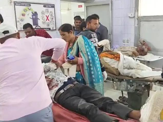 जिला अस्पताल में भर्ती घायल